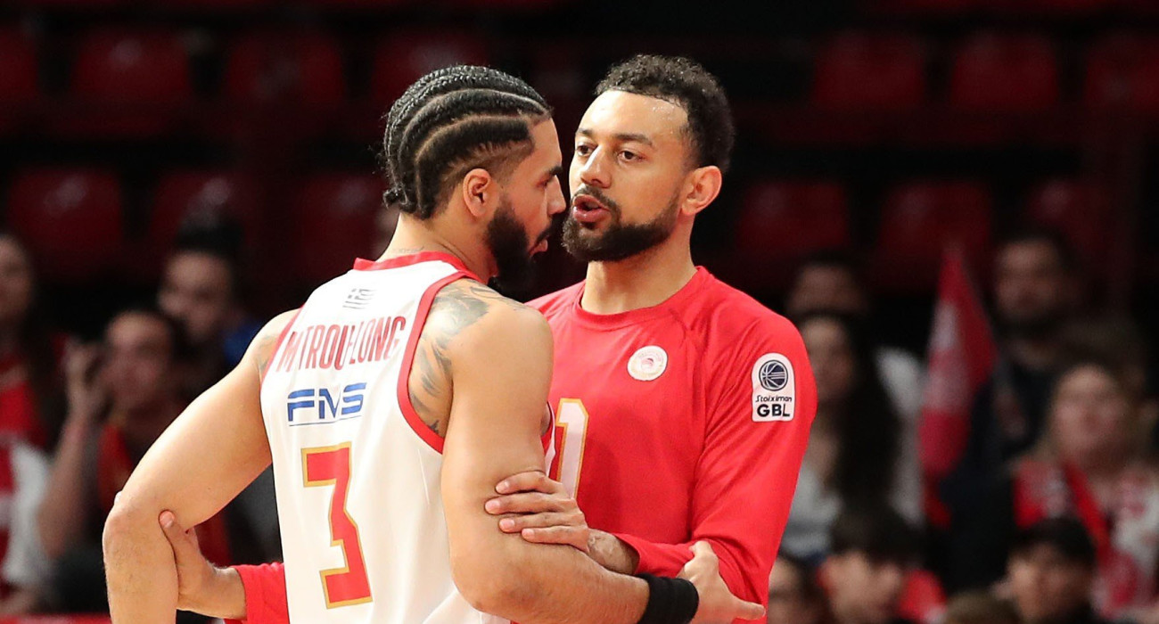 Έντονος διάλογος Μπαρτζώκα με Μήτρου-Λονγκ στο ΣΕΦ (pics)