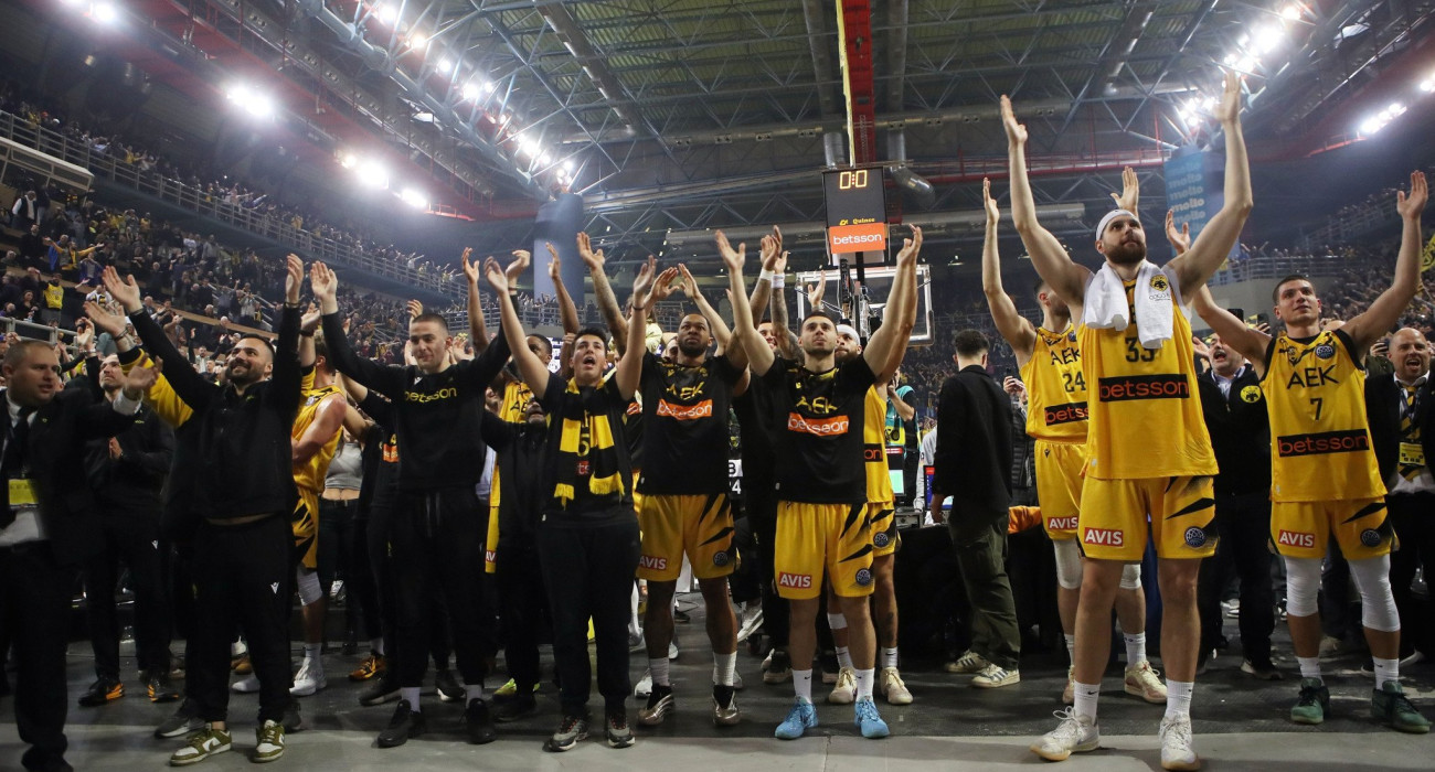 Πάρτι... made in AEK, ομάδα και κόσμος πανηγύρισαν μαζί το 1-0 επί της Ναντέρ!