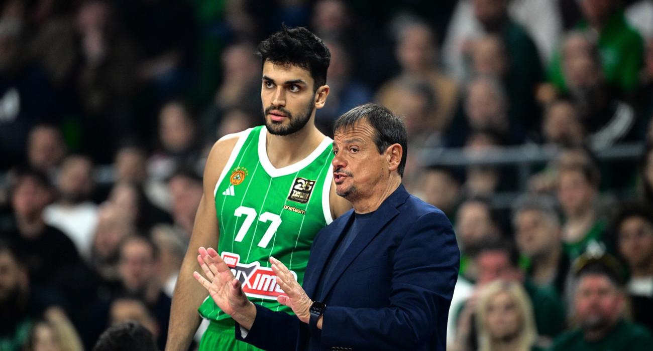 Αταμάν σε παίκτες: «Παίξατε ένα σπουδαίο παιχνίδι, κρατήσαμε το πλεονέκτημα έδρας, που ήταν ο πρώτος στόχος»