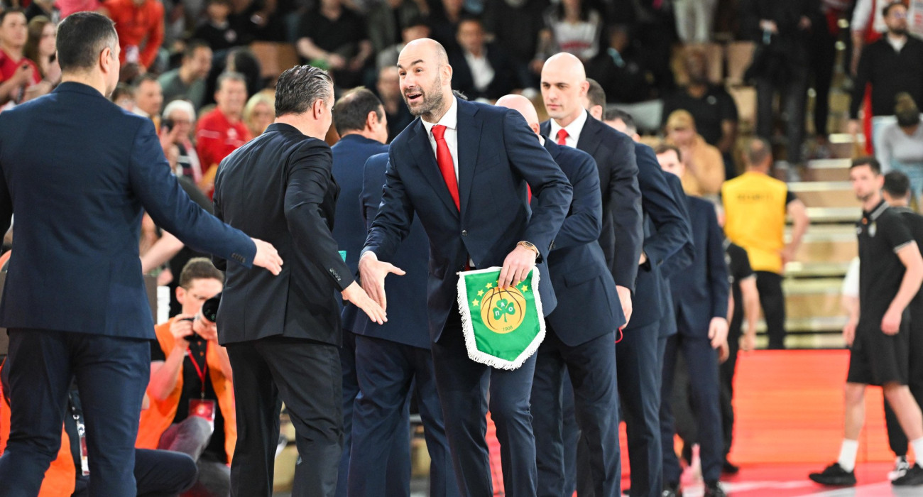 Τα προπονητικα teams της Μονακό και του Παναθηναϊκού στον μεταξύ τους αγώνα /Πηγή: Eurokinissi