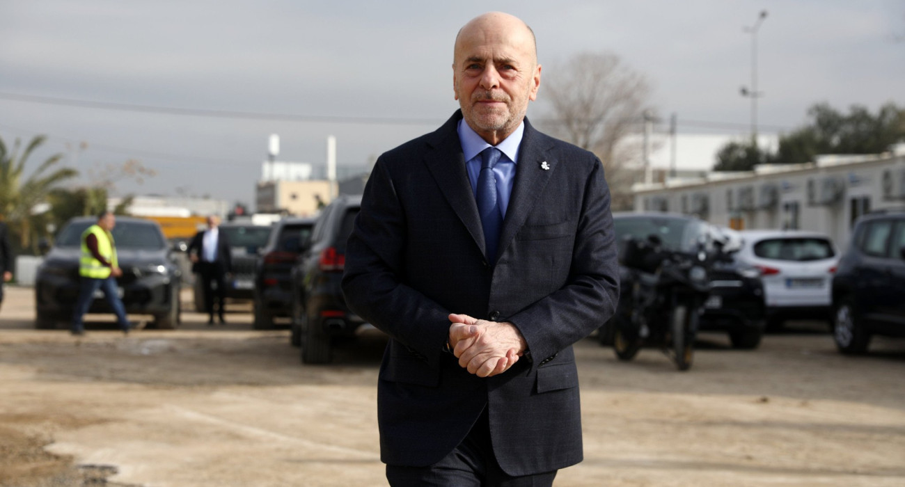 Ο μεγαλομέτοχος του Παναθηναϊκού, Γιάννης Αλαφούζος κατά την επίσκεψή του στον Βοτανικό στην εκκίνηση των έργων του νέου γηπέδου - ΠΗΓΗ: ΙΝΤΙΜΕ