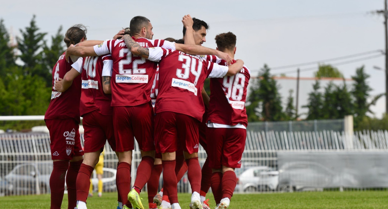 Όλη η ΑΕΛ μια «γροθιά» μετά το τέλος του αγώνα (vid)