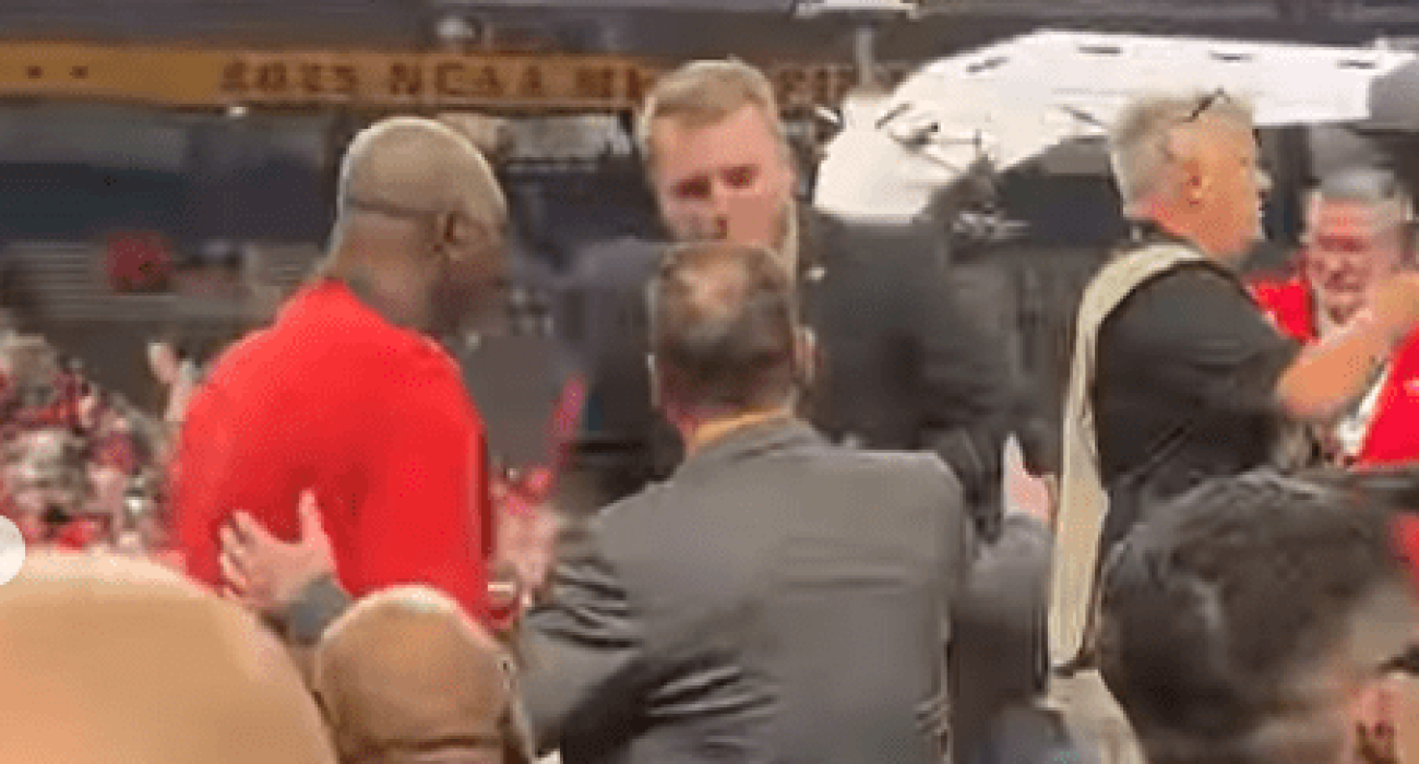 Σεκιουριτάς δεν επέτρεψε στον Ολάζουον να συμμετέχει στους πανηγυρισμούς του Χιούστον (pic)