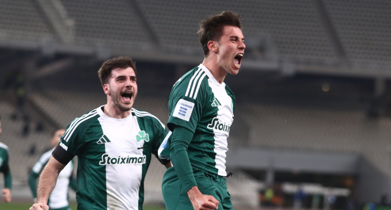 Ο Γιώργος Βαγιαννίδης σε πανηγυρικό στιγμιότυπο μαζί με τον Φώτη Ιωαννίδη στον αγώνα του Παναθηναϊκού με τον ΟΦΗ / Πηγή: Eurokinissi