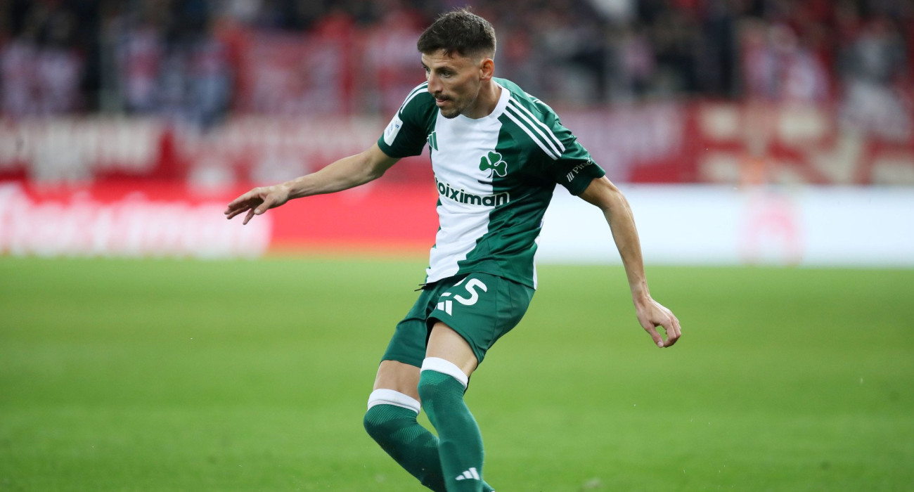 Ο Φίλιπ Μλαντένοβιτς σε στιγμιότυπο από το ντέρμπι με τον Ολυμπιακό στο Φάληρο - ΠΗΓΗ: ΙΝΤΙΜΕ