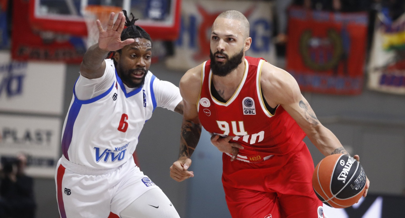 «Ερυθρόλευκη» πρόκριση σε ματς γεμάτο ένταση και τώρα... playoffs!