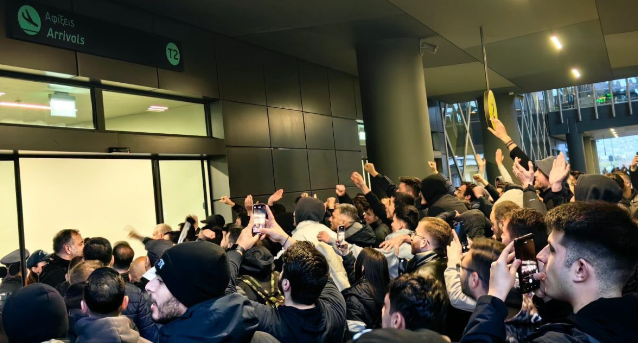 Υπέροχος ο κόσμος του ΠΑΟΚ, εκπληκτική υποδοχή στο «Μακεδονία» για την πρόκριση στον τελικό (vids)