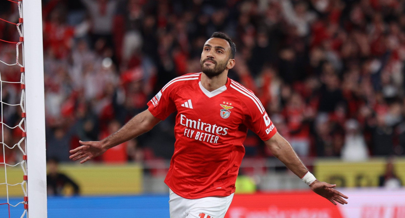 Ο Βαγγέλης Παυλίδης με τη φανέλα της Μπενφίκα/ Πηγή: Imago