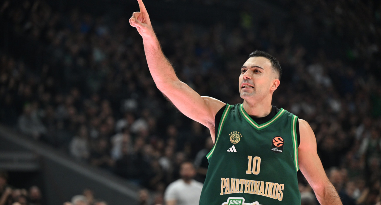 Ο Κώστας Σλούκας πανηγυρίζει στον αγώνα του Παναθηναϊκού με την Παρτιζάν/Βαγγέλης Στόλης