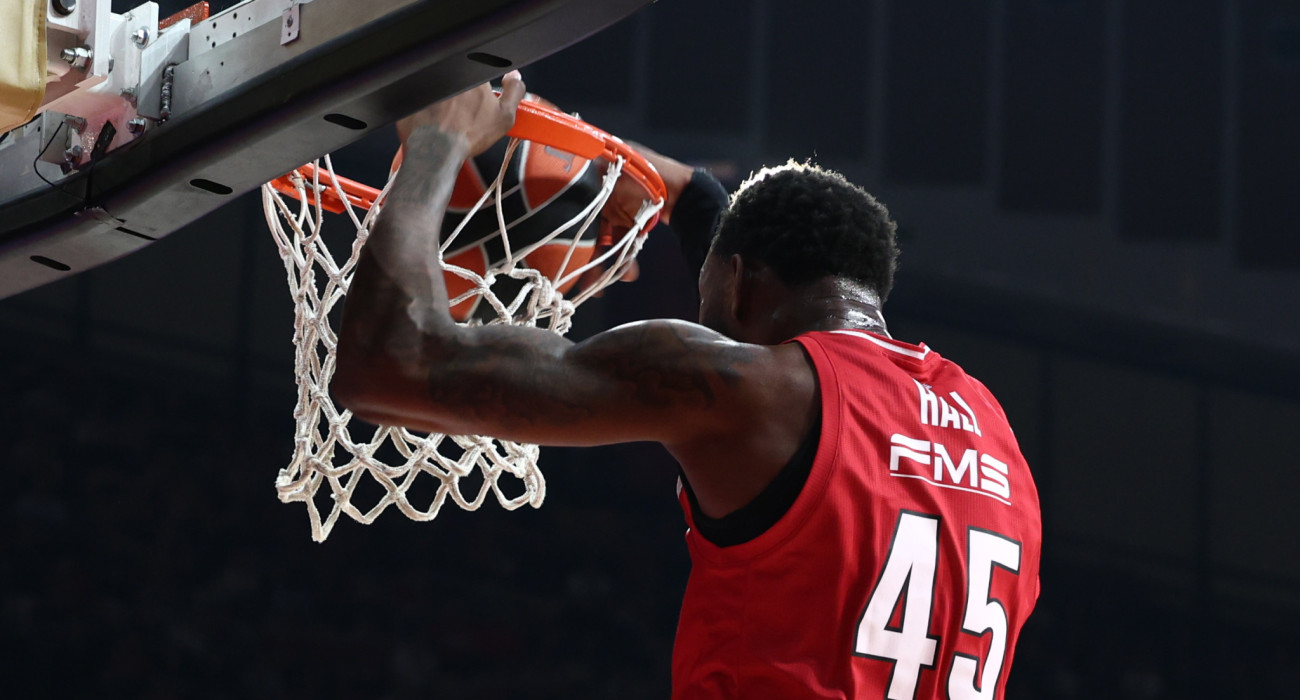 Ο Ντόντα Χολ καρφώνει / Πηγή: ΙΝΤΙΜΕ