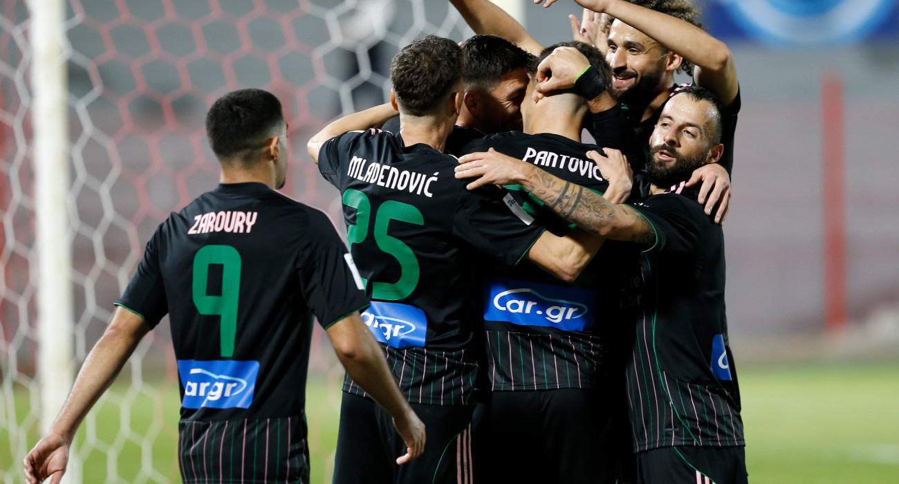 Ο Τάσος Μπακασέτας πανηγυρίζει το γκολ του στις Σέρρες μαζί με τους συμπαίκτες του, Πηγή: Intime