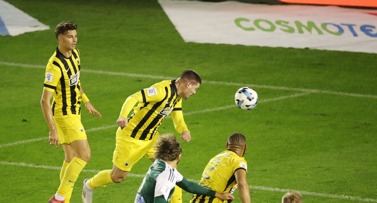 Η κεφαλιά του Λούκα Γιόβιτς / Πηγή: Intime