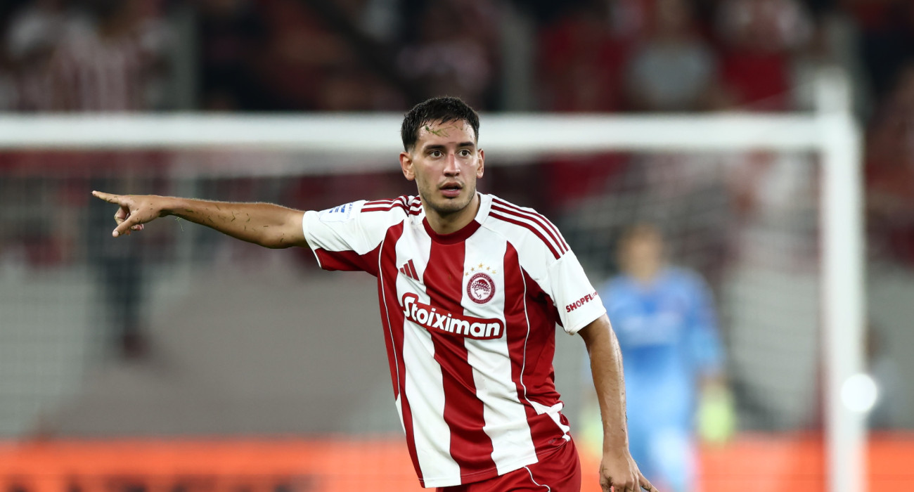 Ο Σαντιάγκο Έσε με τον Ολυμπιακό / Πηγή: Eurokinissi