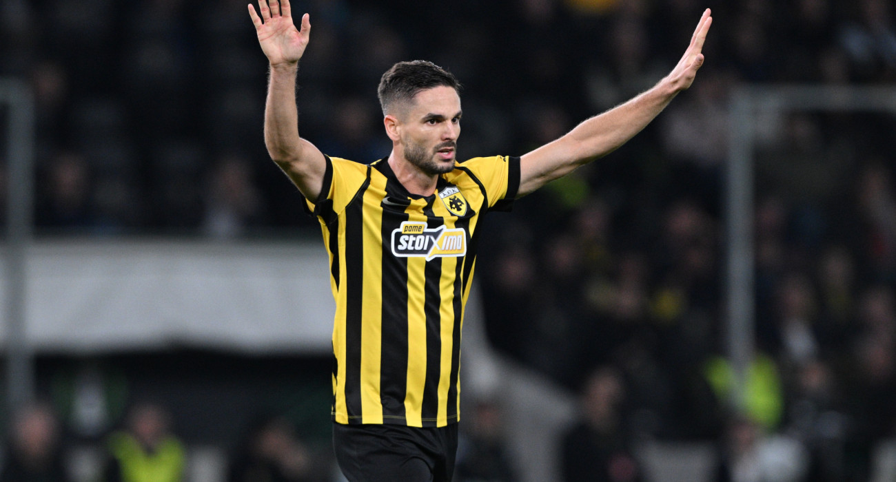 Ο Μιγιάτ Γκατσίνοβιτς με τη φανέλα της ΑΕΚ / Πηγή: Eurokinissi