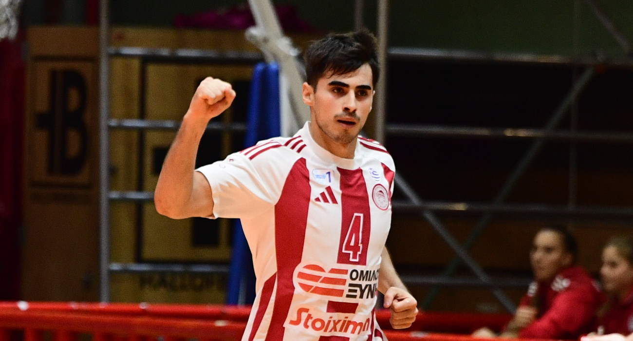 Πανηγυρισμός παίκτη της ομάδας χάντμπολ του του Ολυμπιακού / Πηγή: Eurokinissi