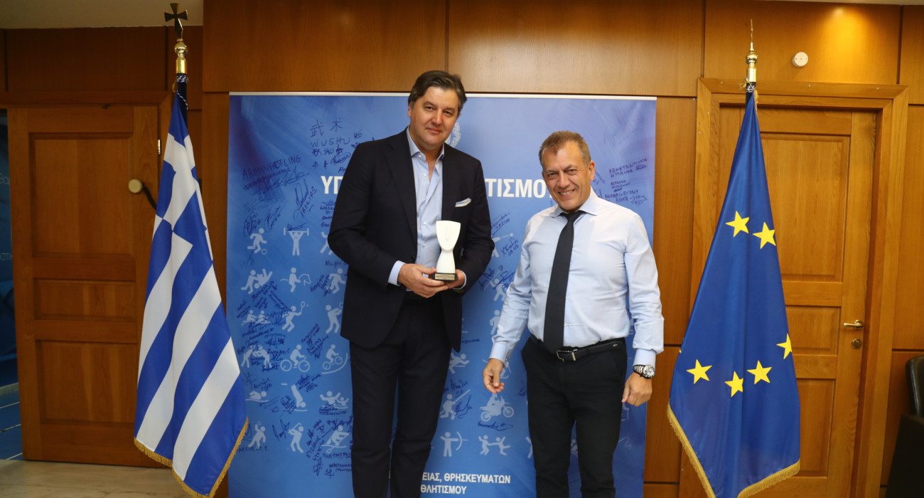 Ο Γιάννης Βρούτσης με τον Ντέγιαν Μποντιρόγκα/Πηγή: Eurokinissi