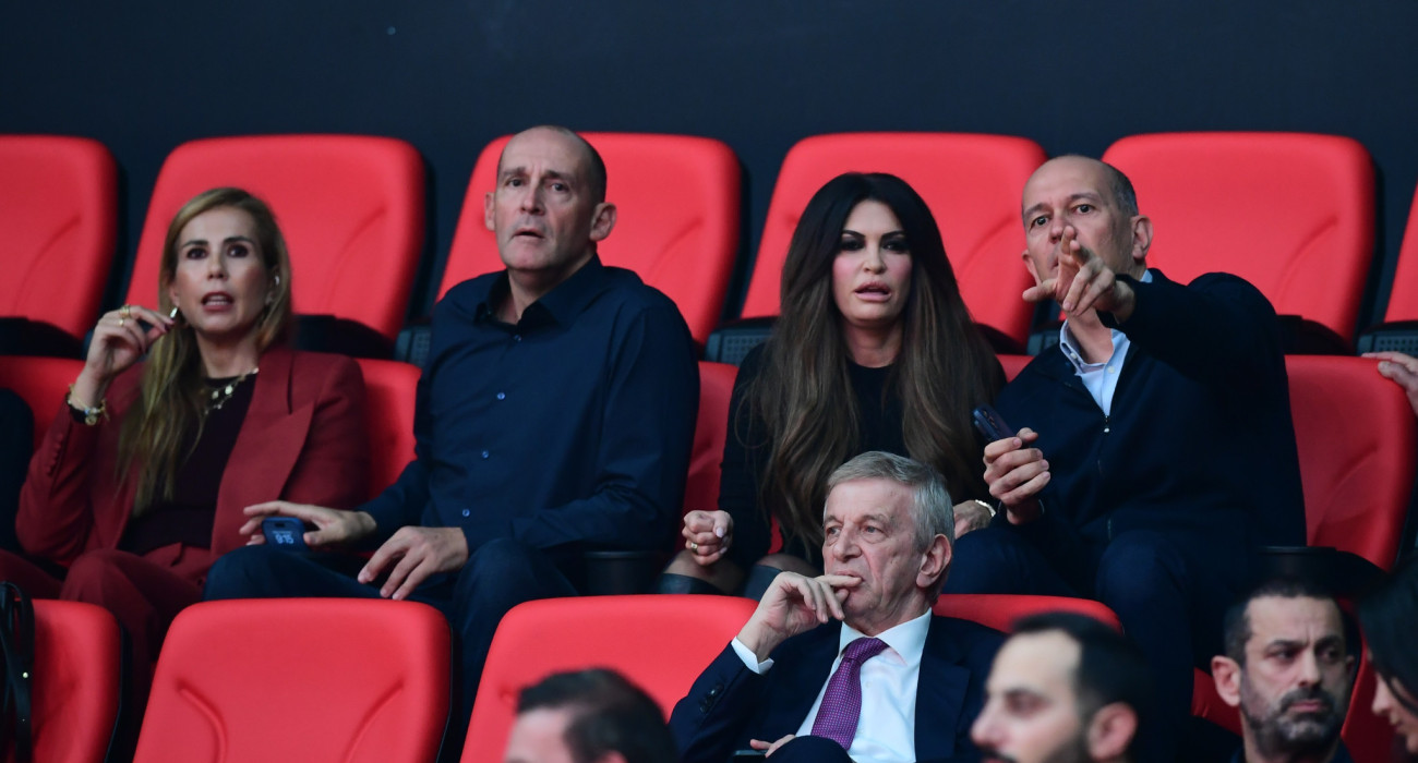 Η Κίμπερλι Γκίφλοϊλ μαζί με τους αδερφούς Αγγελόπουλους, Πηγή: Eurokinissi