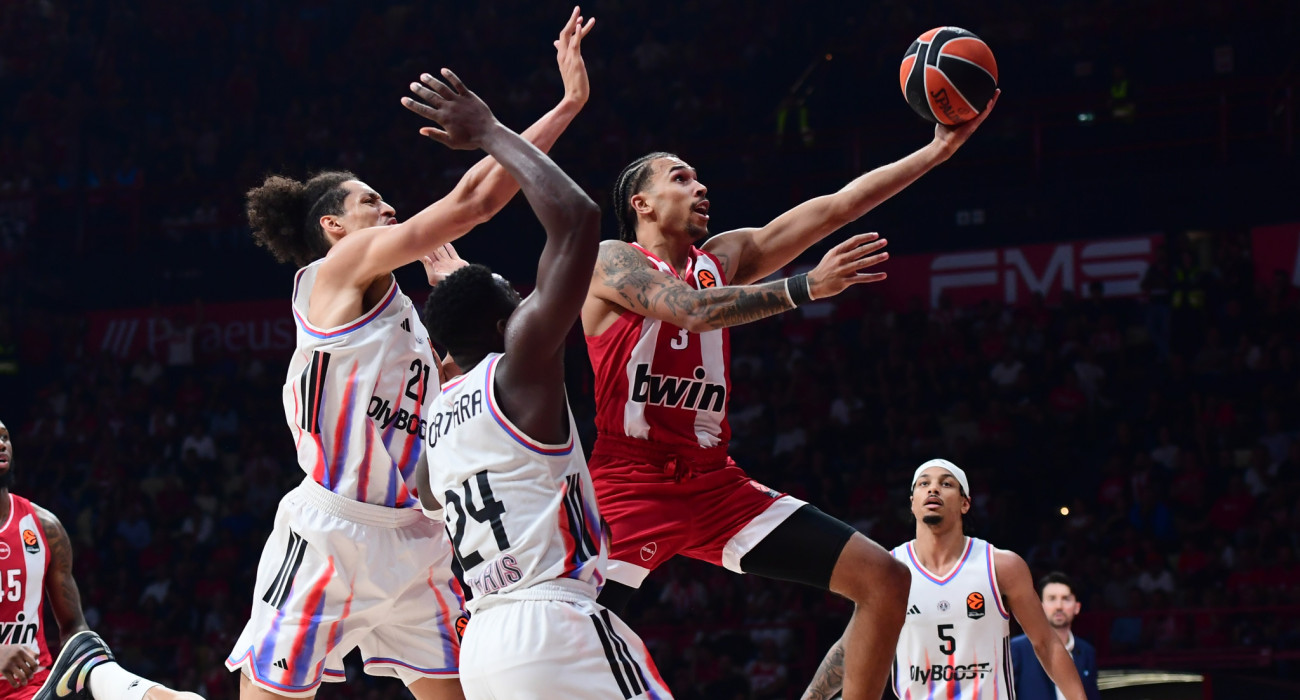 Ο Τάισον Γουόρντ... αφήνει τη μπάλα στο καλάθι της Παρί / Πηγή: Eurokinissi