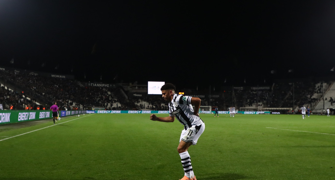 O Tάισον πανηγυρίζει το γκολ του με... μπαστούνι, Πηγή: Eurokinissi