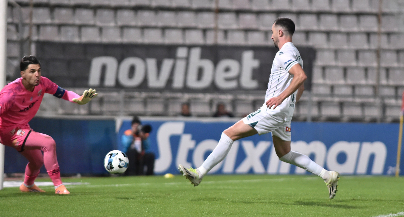 Ο Όζμπολτ σκοράρει απέναντι στον Βόλο / Πηγή: Eurokinissi