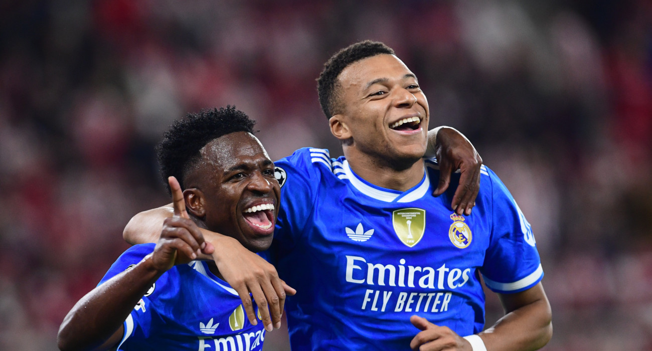 Ο Βινίσιους με τον Κιλιάν Εμπαπέ / Πηγή: Eurokinissi