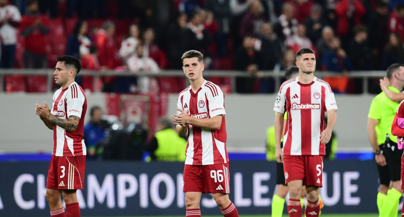 Οι παίκτες του Ολυμπιακού μετά τη λήξη της αναμέτρησης / Πηγή: Eurokinissi