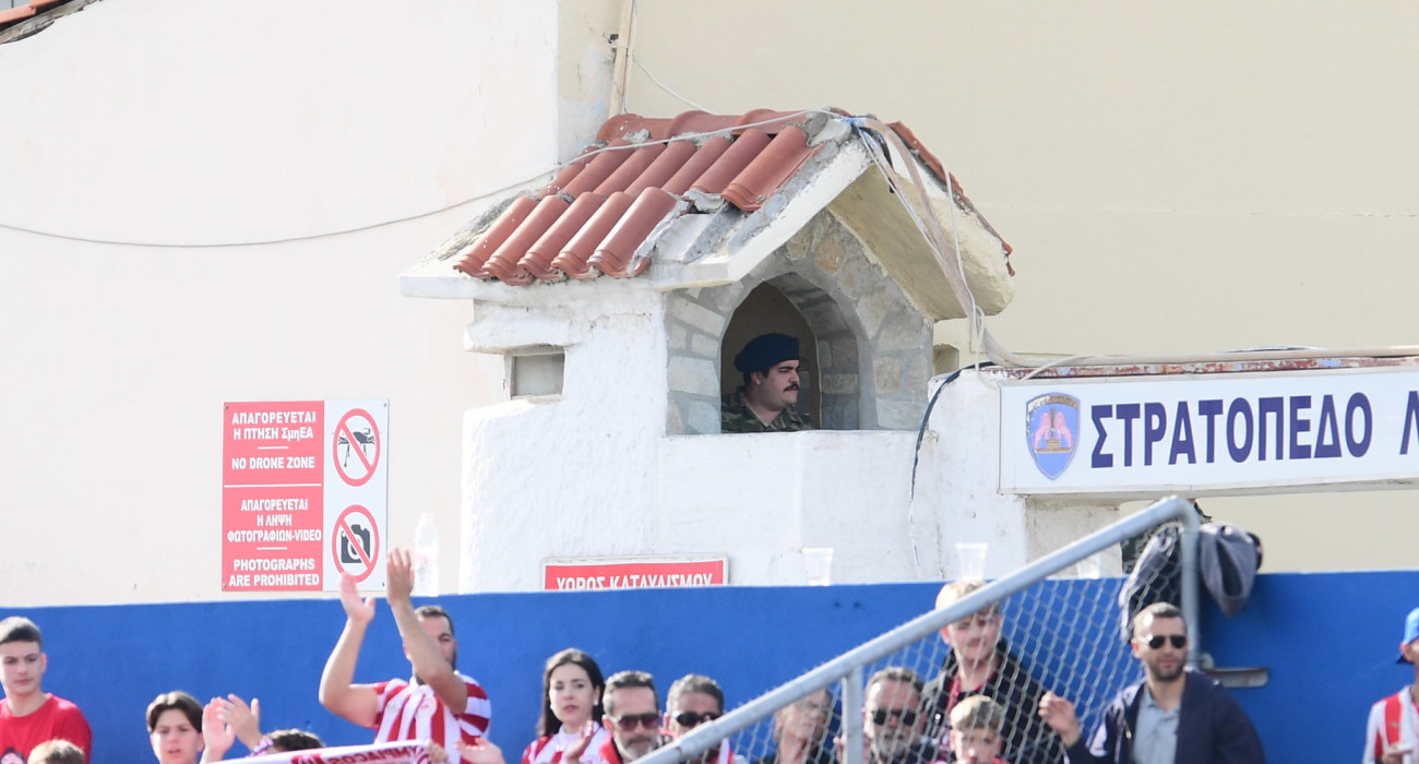 Ο Φαντάρος έξω από το γήπεδο / Πηγή: Eurokinissi