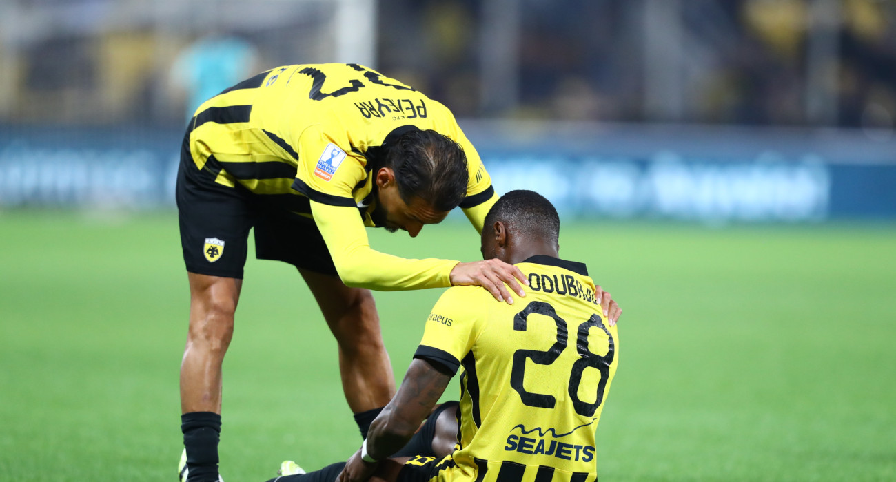 Ο τραυματισμός του Μόουζες Οντουμπάτζο στο ΑΕΚ-ΟΦΗ / Πηγή: Eurokinissi