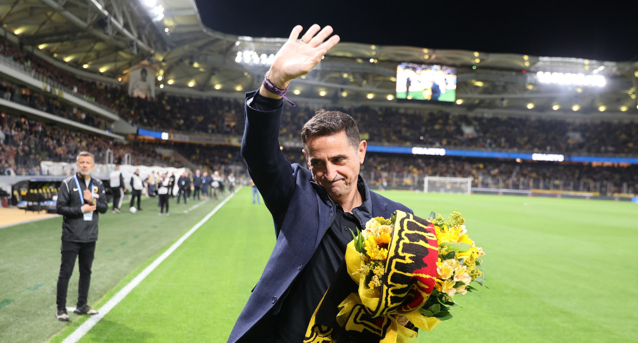 Η βράβευση του Μανόλο Χιμένεθ από την ΑΕΚ / Πηγή: Intime