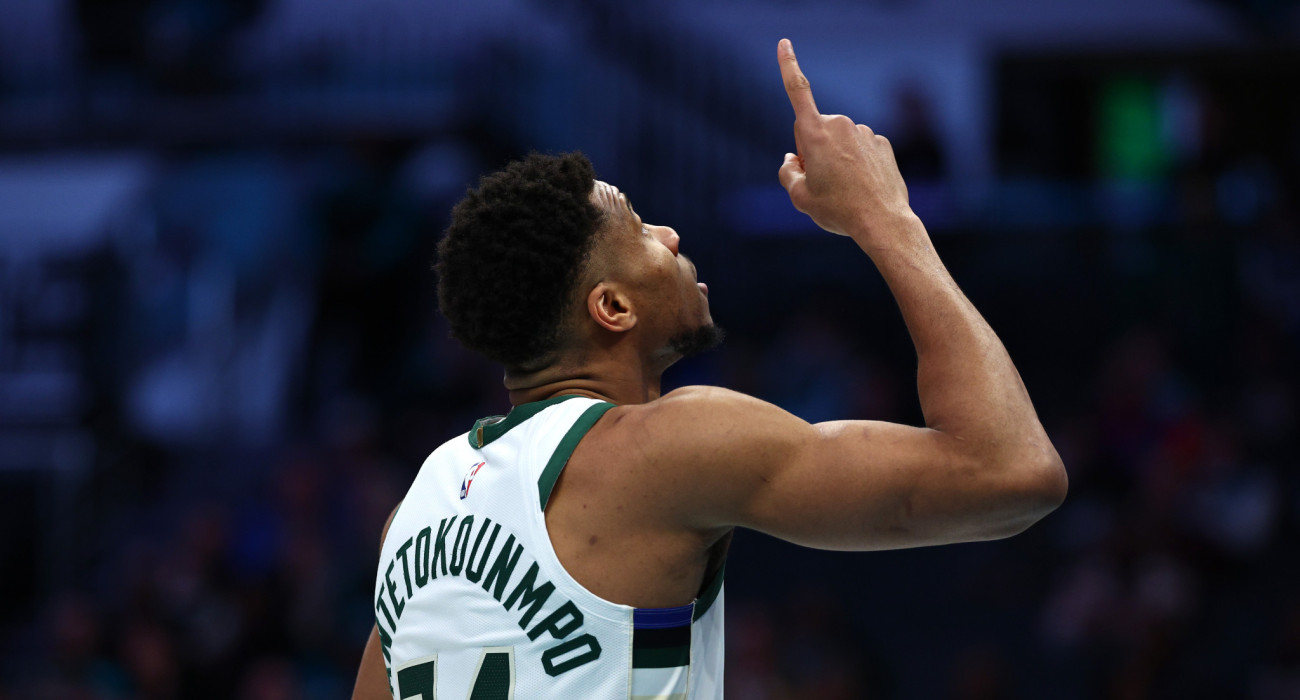 O Γιάννης Αντετοκούνμπο δείχνει μέχρι που μπορεί να φθάσει / Πηγή: Jared C. Tilton / Getty Images / Ideal Images