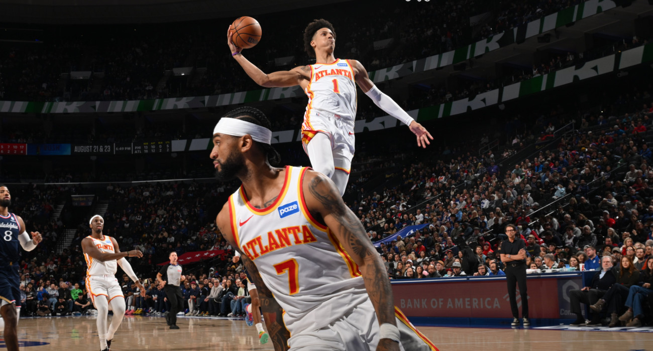 Νικέλ Αλεξάντερ-Ουόκερ και Τζέιλεν Τζόνσον - Photo by David Dow/NBAE via Getty Images