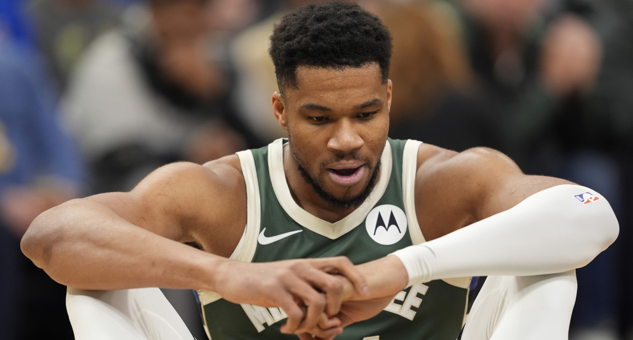 Ο Γιάννης Αντετοκούνμπο μετά την ντροπιαστική ήττα των Μπακς από τους Τίμπεργουλβς