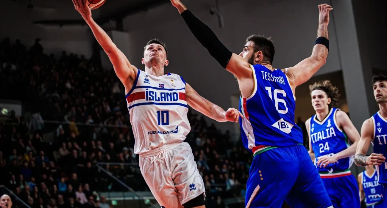 Ο Ελβάν Φρίντρικσον με την Ισλανδία - Πηγή: FIBA