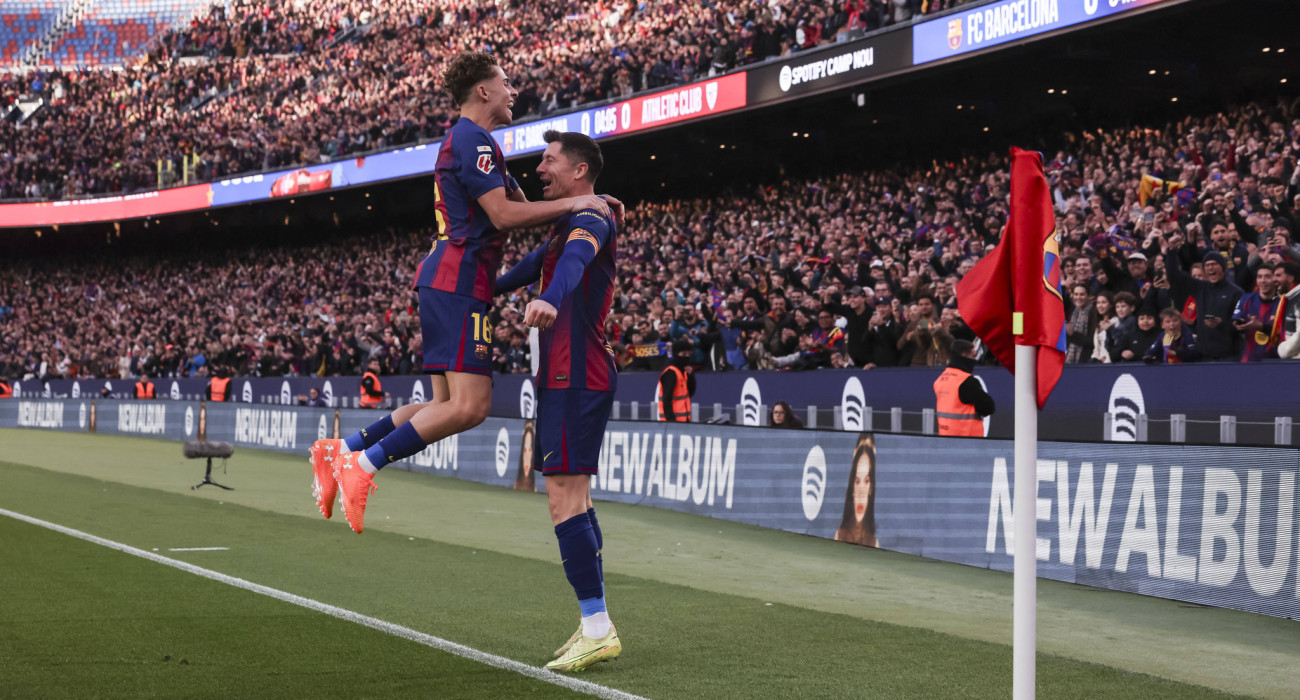 Οι ποδοσφαιριστές της Μπαρτσελόνα πανηγυρίζουν / Πηγή: Imago