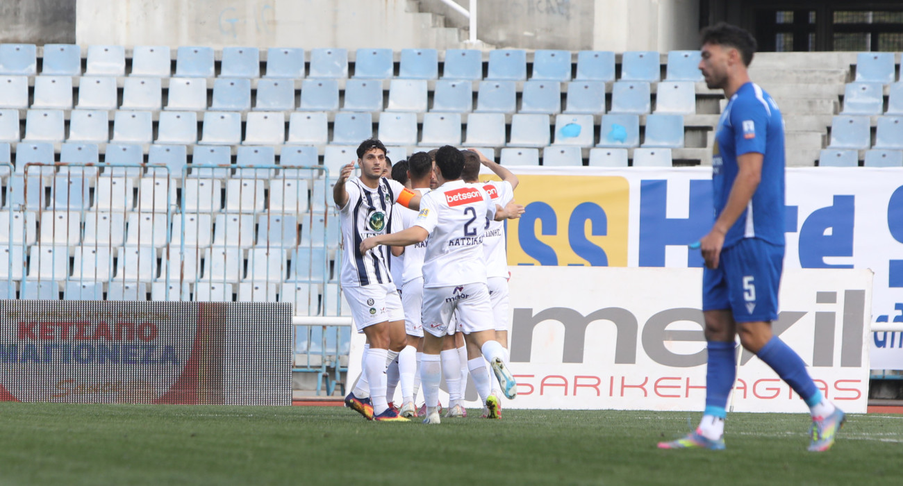 Οι ποδοσφαιριστές του Ηρακλή πανηγυρίζουν τη νίκη επί της Καβάλας / Πηγή: Eurokinissi