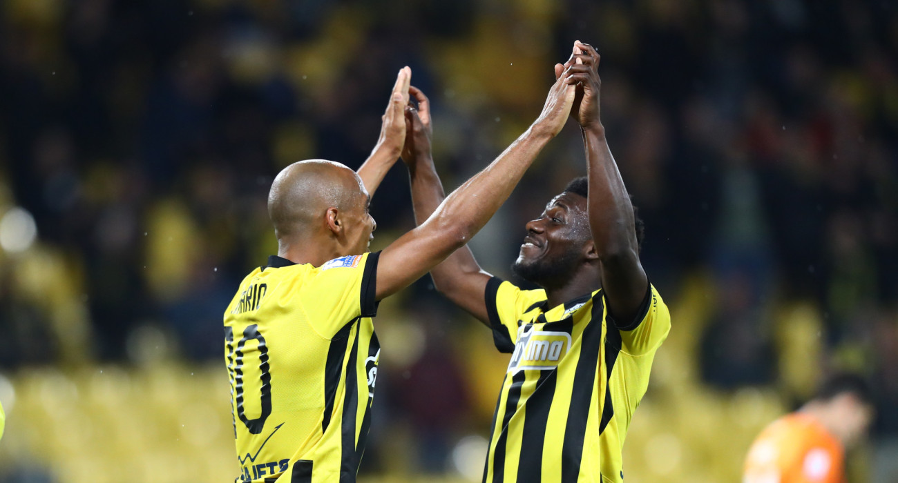 Ο Ζοάο Μάριο πανηγυρίζει με τον Κοϊτά / Πηγή: Eurokinissi