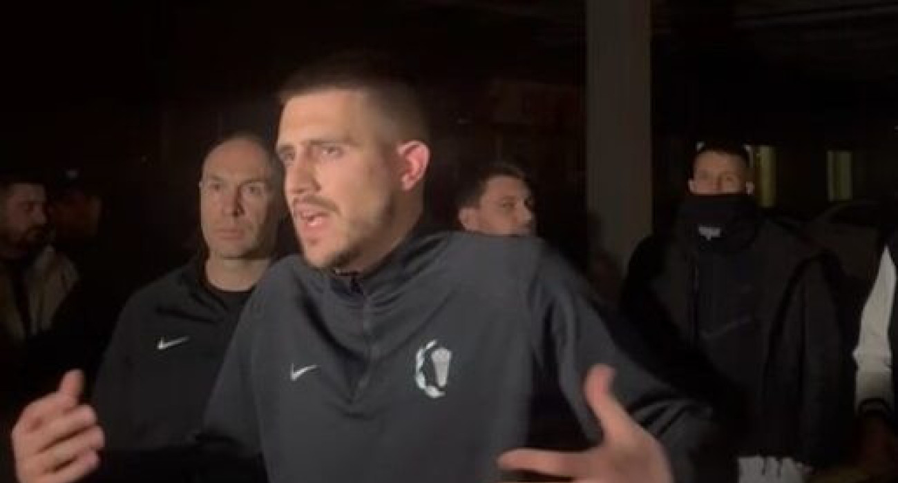 Ο Βάνια Μαρίνκοβιτς μιλάει στους οπαδούς της Παρτίζαν