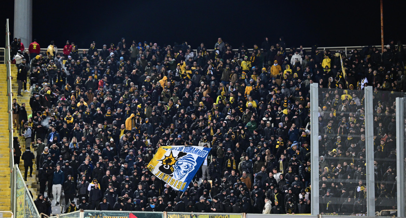 Οπαδο΄ιτης ΑΕΚ στον αγώνα με τη Φιορεντίνα / Πηγή: Eurokinissi