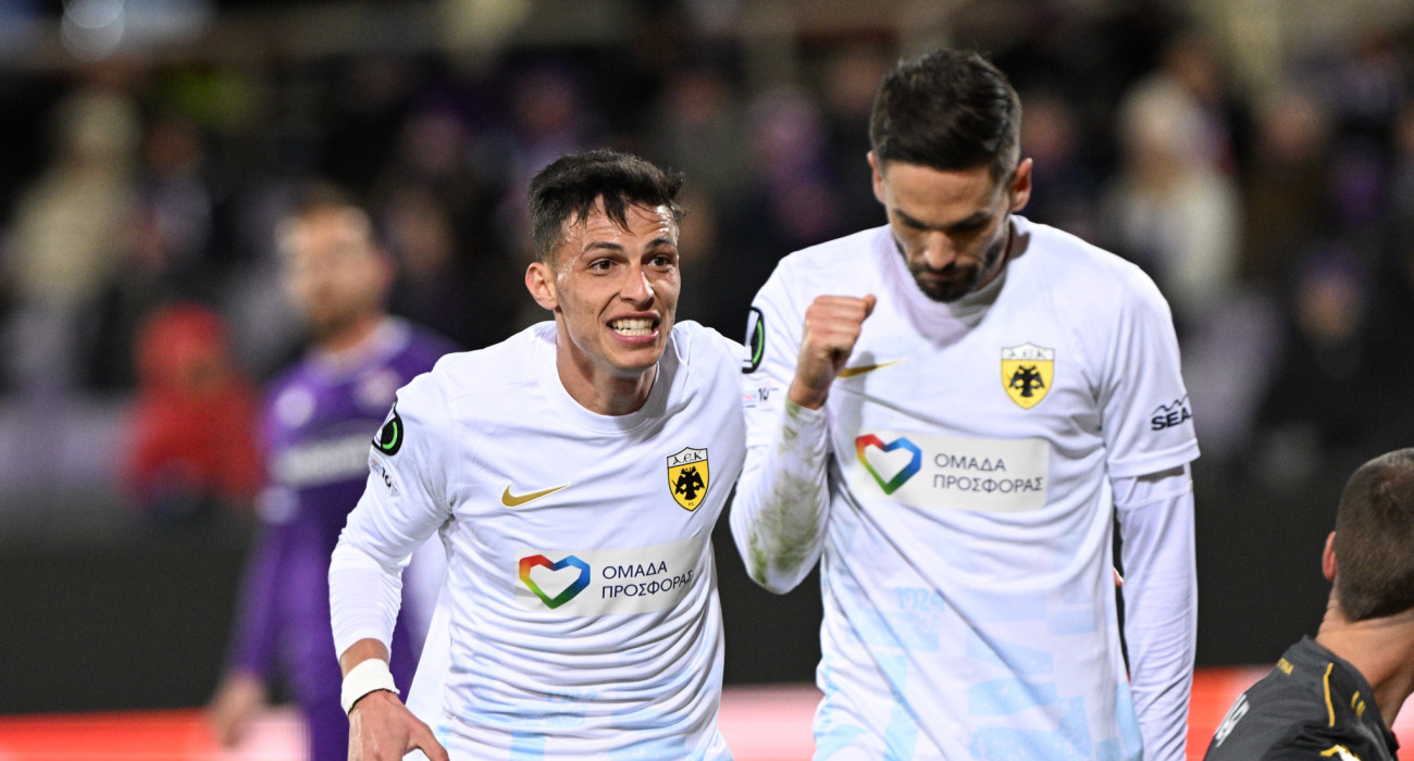 Σταύρος Πήλιος και Μιγιάτ Γκατσίνοβιτς πανηγυρίζουν κόντρα στη Φιορεντίνα / Πηγή: Eurokinissi