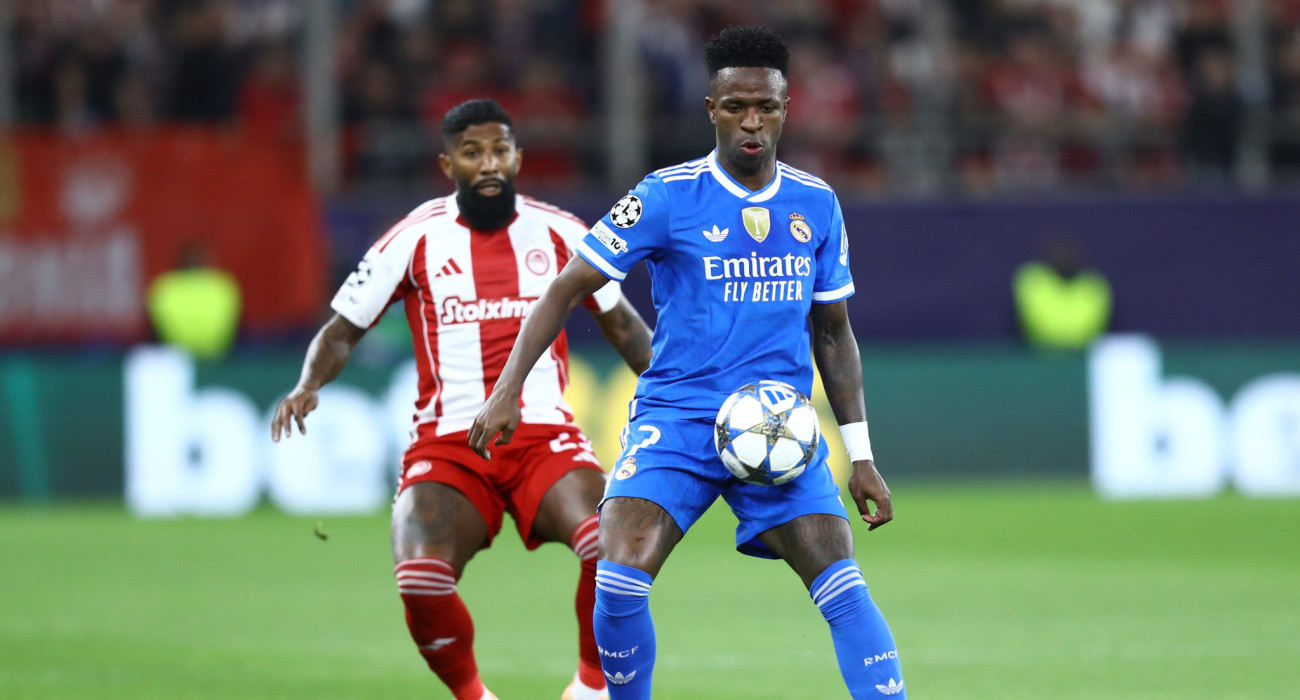 Ο Ροντινέι με τον Βινίσιους στο Ολυμπιακός - Ρεάλ / Πηγή: Eurokinissi