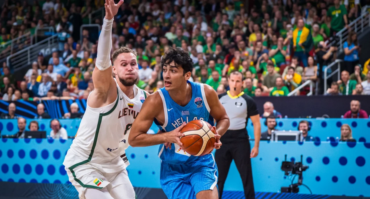 Ο Αλέξανδρος Σαμοντούροφ με τη φανέλα της Εθνικής ανδρών/Πηγή: FIBA