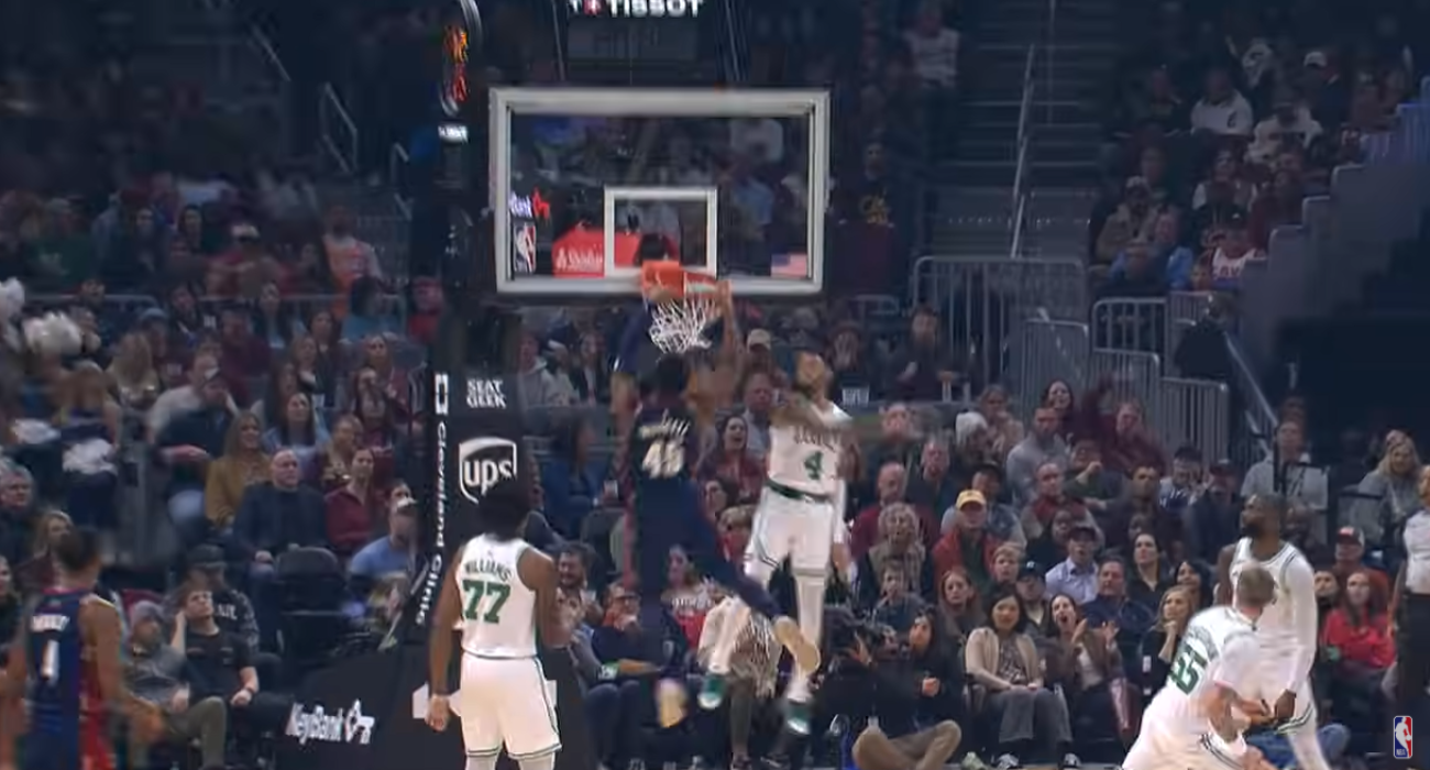 Βραδιά γεμάτη καρφώματα και... poster Μίτσελ στο Top 10 του ΝΒΑ (video)