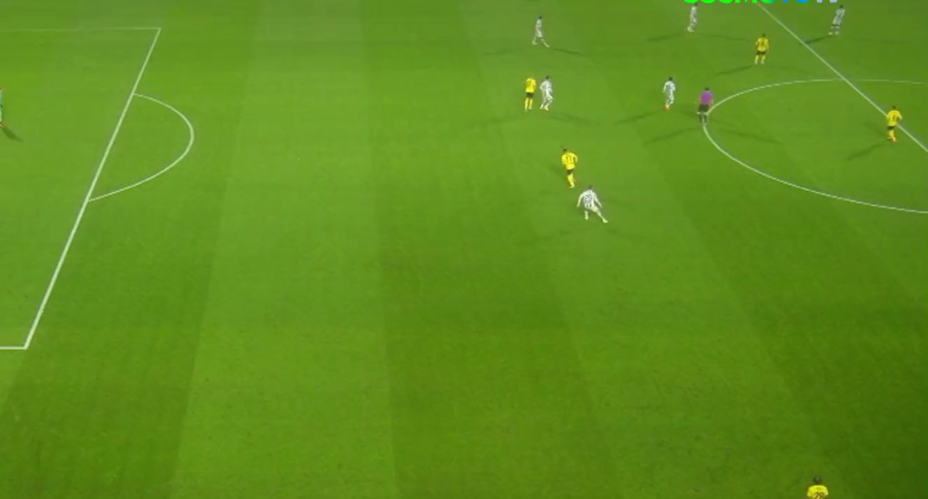 Το οφσάιντ του Γένσεν πριν το γκολ του Πέρεθ / Screenshot