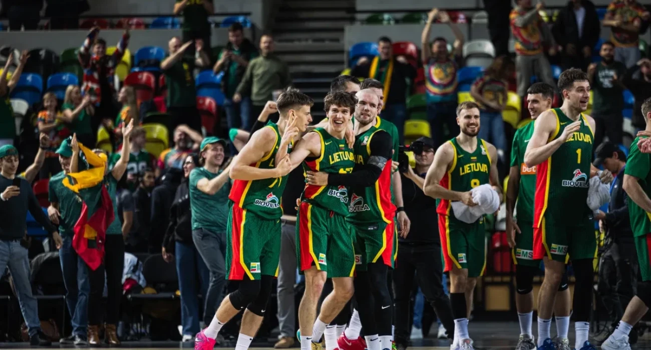 Ο Ίγκνας Σαρτζιούνας πανηγυρίζει - Πηγή: FIBA