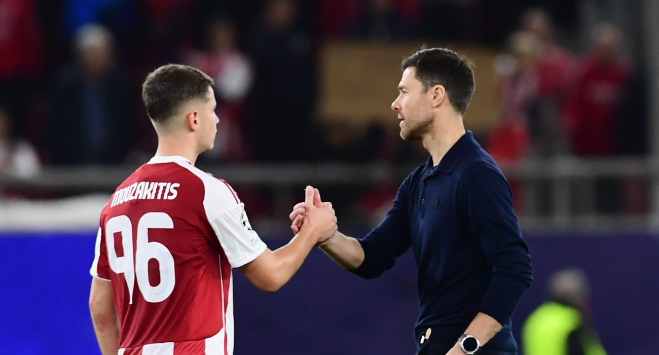 Ο Τσάμπι Αλόνσο με τον Χρήστο Μουζακίτη / Πηγή: Eurokinissi