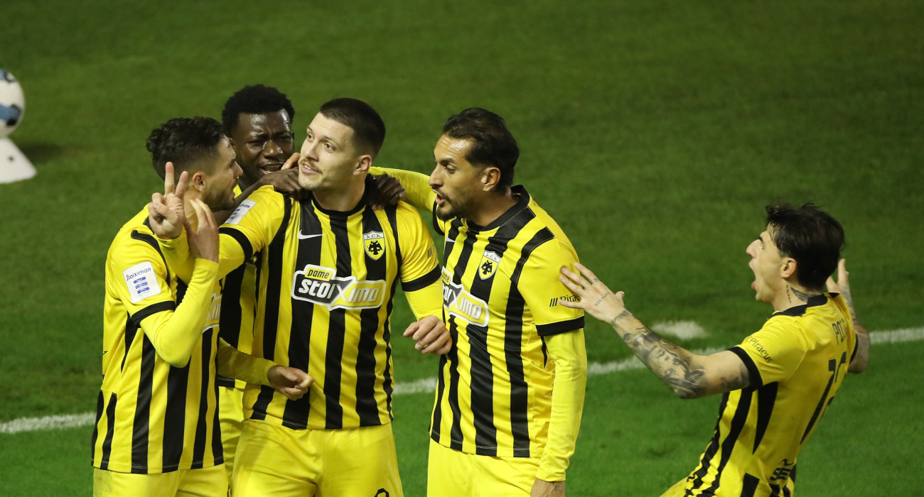 Οι ποδοσφαιριστές της ΑΕΚ πανηγυρίζουν /Πηγή: Intime