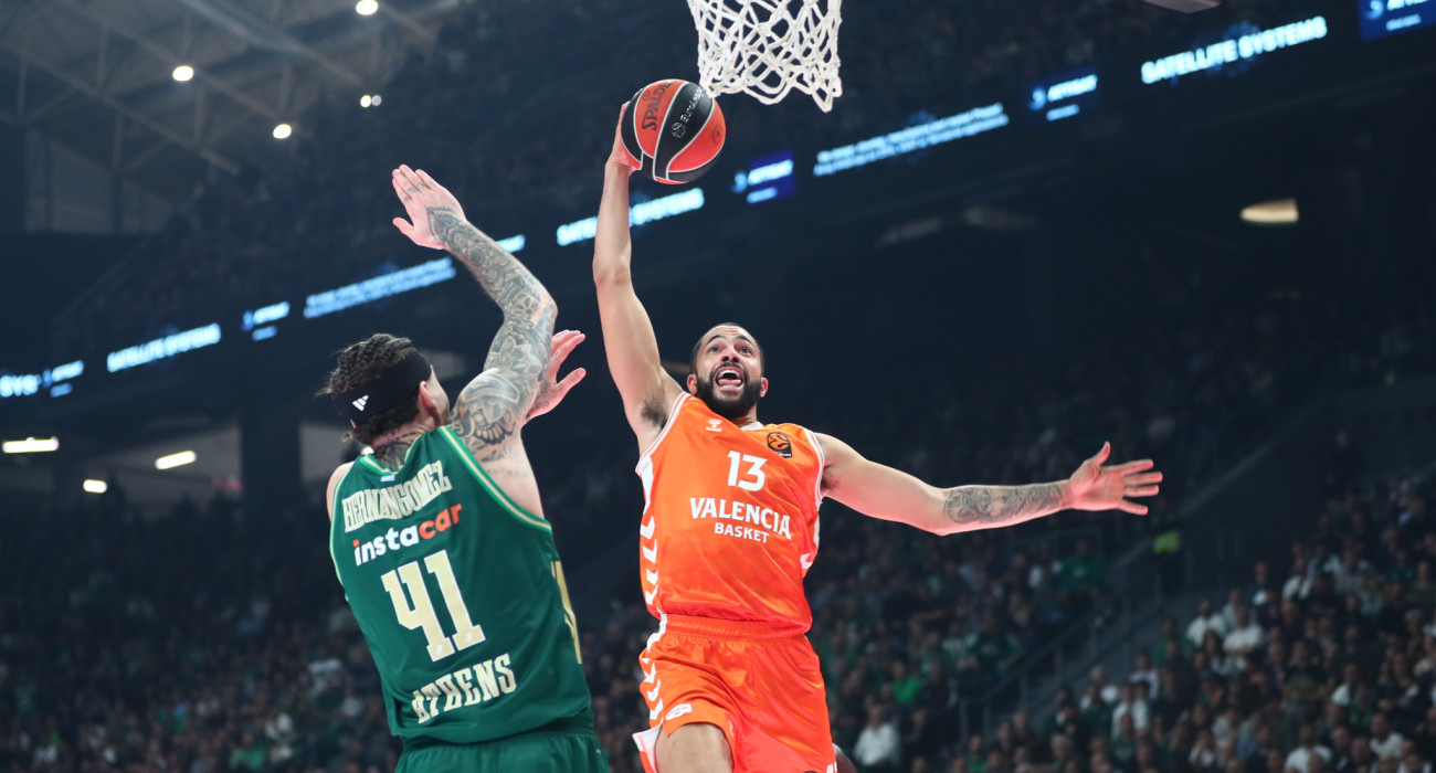 Ο Ντάριους Τόμπσον καρφώνει στο πρόσωπο του Χουάντσο Ερνανγκόμεθ / Πηγή: ΙΝΤΙΜΕ