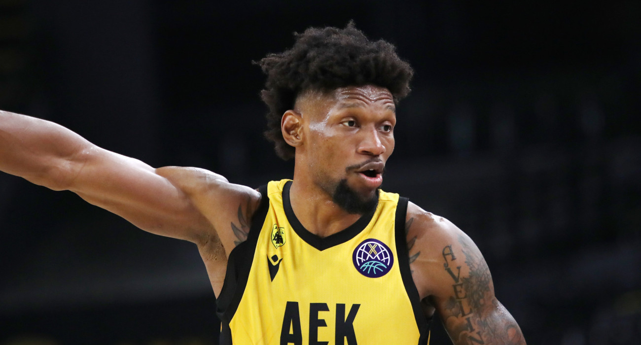 Απρόοπτο με Σίλβα στην ΑΕΚ, ένιωσε ενόχληση στο δεξί πόδι