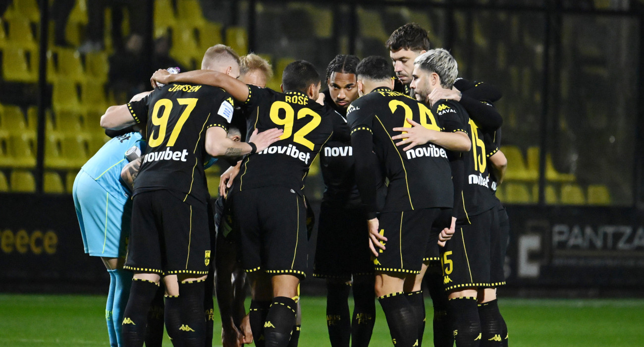 οι παίκτες του Άρη στο ματς με τον Ολυμπιακό/Πηγή: Intime