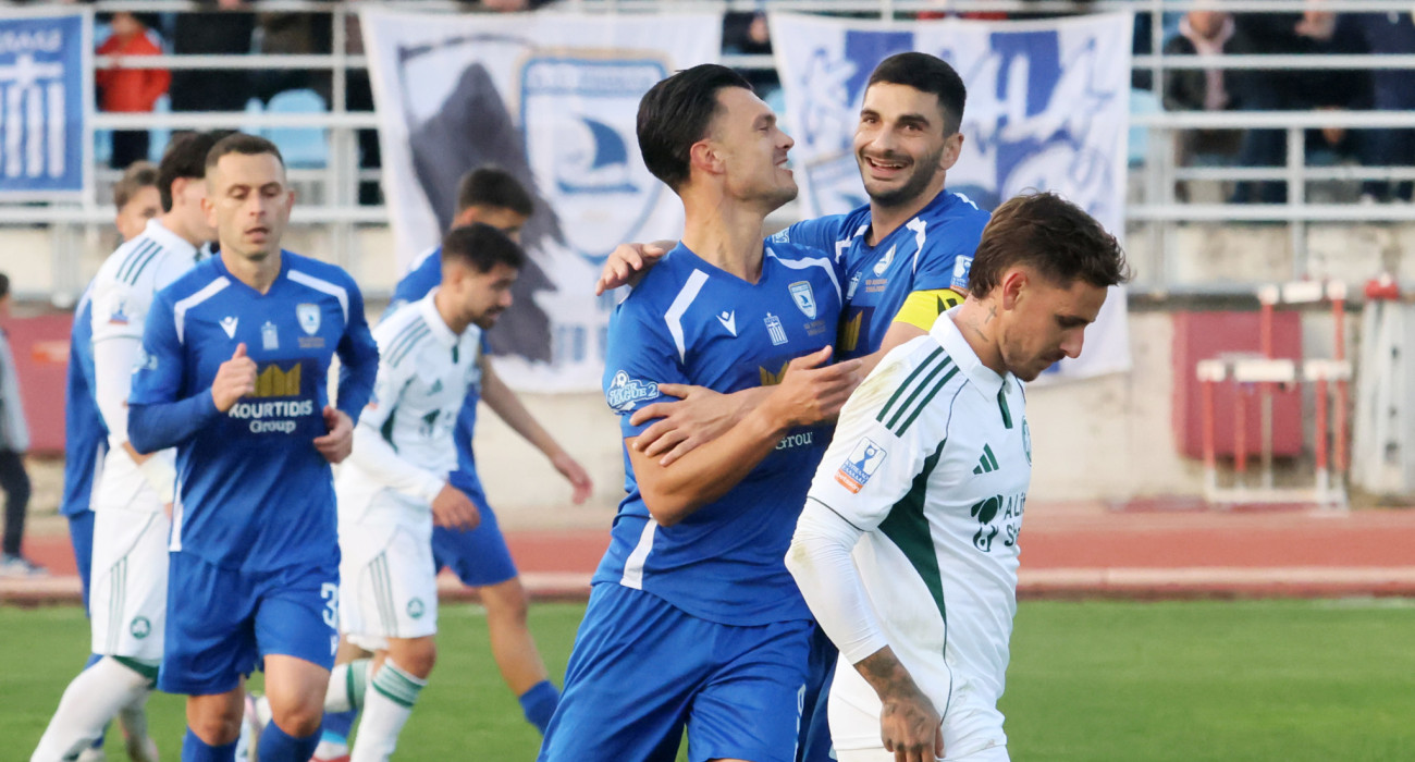 Οι παίκτες της Καβάλας πανηγυρίζουν το γκολ του Σιφναίου / Πηγή: InTime